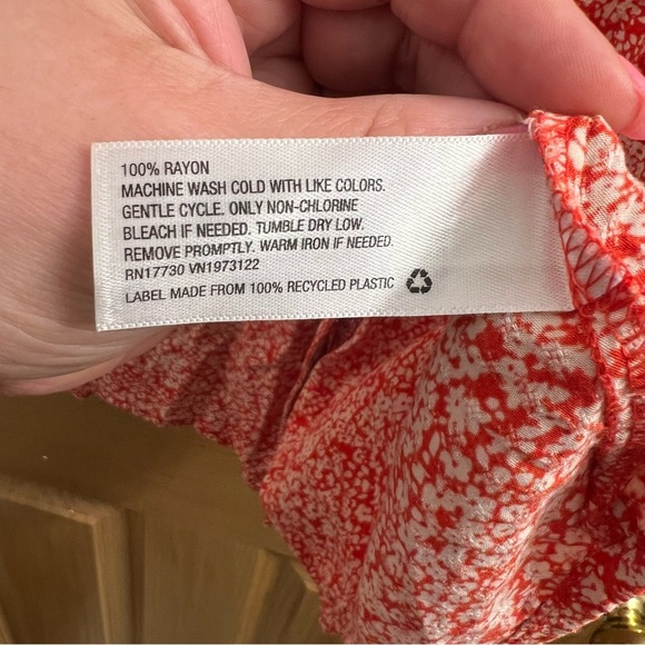 Universal Thread White and Red Blouse with Puff Sleeves and Peter Pan Collar - Picture 6 of 6